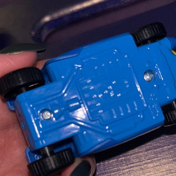 Blue Donald Duck Cartoon Car Keychain Toy - Picture 7 of 7